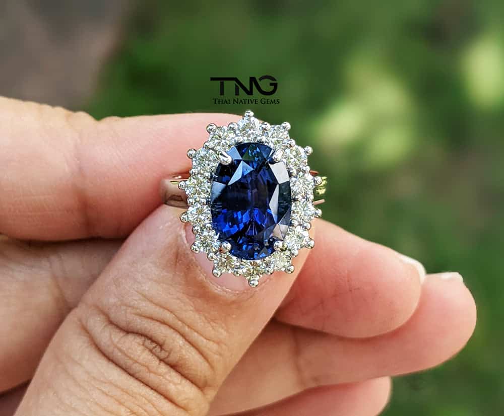 Oval Sapphire Engagement Ring with a Brilliant Diamond Belt – ARTEMER